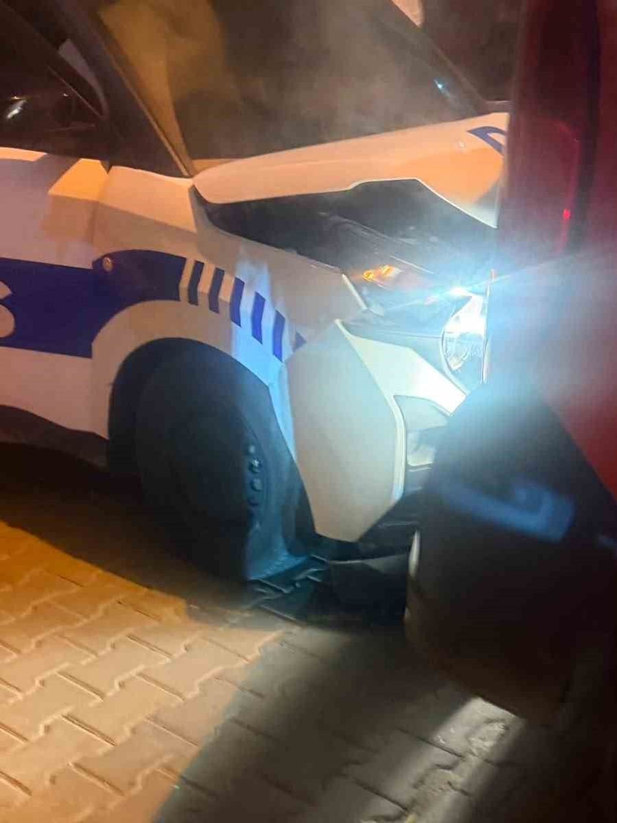 Sürücü ’dur’ ihtarına uymadı, kovalamaca kazayla bitti: Bir polis memuru yaralandı
