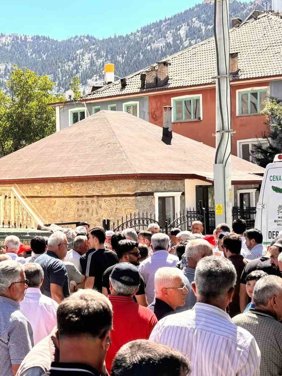 Kaskına arı giren motosikletli yayaya çarptı: 1 ölü, 1 yaralı