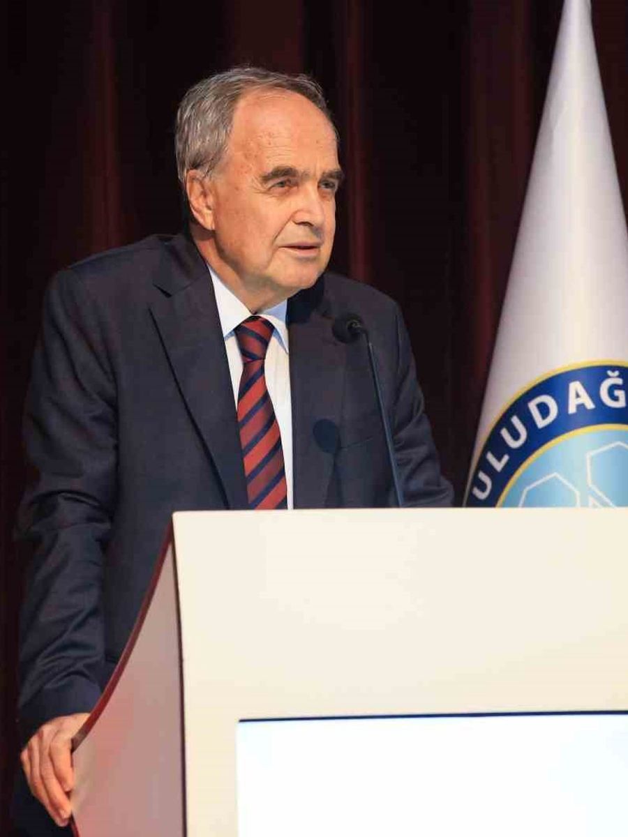 BUÜ Tıp Fakültesinde yeni eğitim-öğretim yılı ilk ders töreniyle başladı