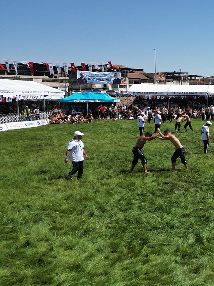 Kula Er Meydanı’nda Başpehlivan Feyzullah Aktürk