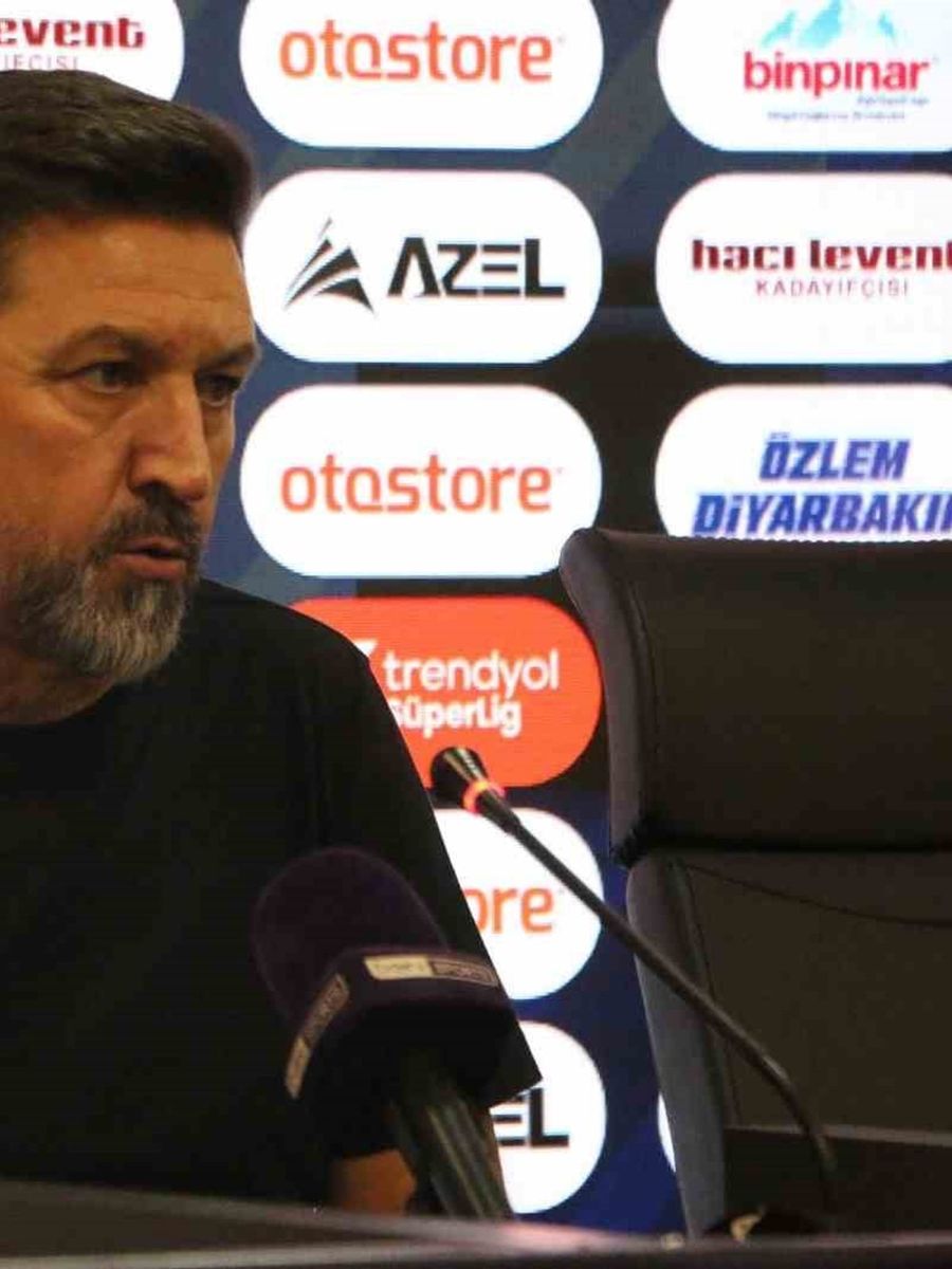 Besnik Hasi: "Ayaklarımızın yere basması gerekiyor"
