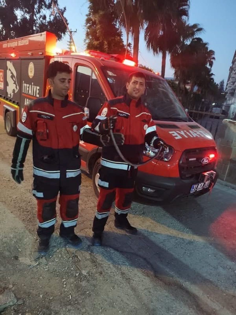 Antakya ve Reyhanlı’da yerleşim yerlerine giren yılanlar yakalandı