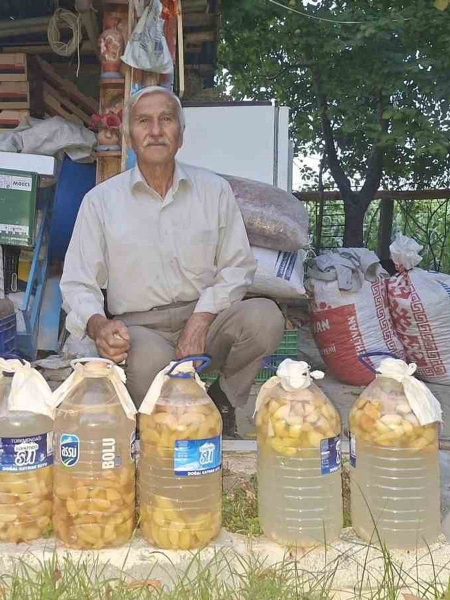 Hisarcık’ta dibe düşen elmalar ziyan olmuyor, doğal sirke oluyor