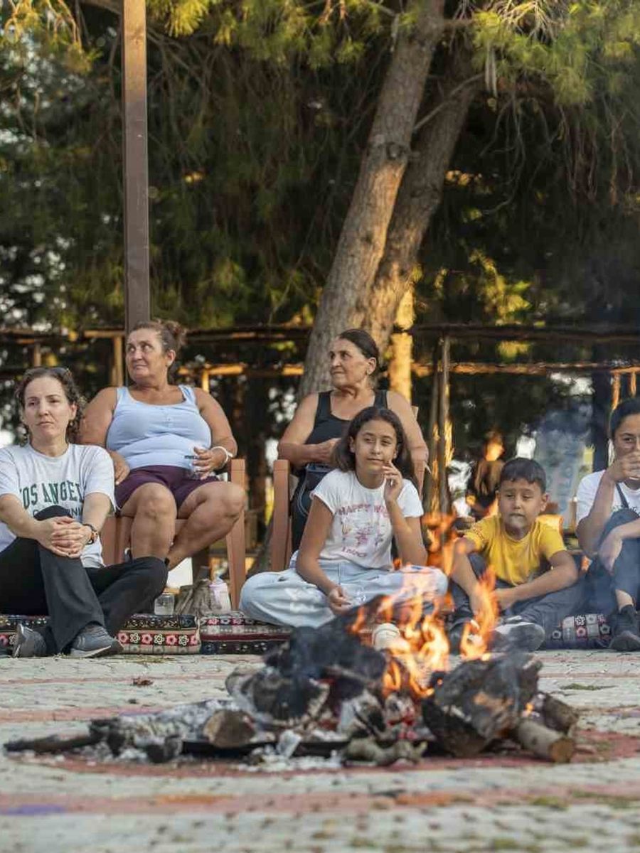 Mersin’de anne ve çocuklar doğayla iç içe kamp yaptı