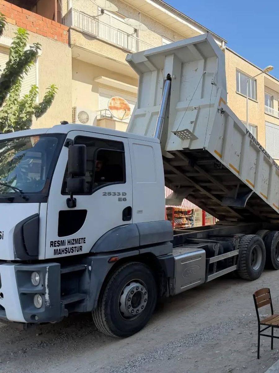 Yenipazar’da hem yollar yenileniyor hem gönüllere dokunuluyor