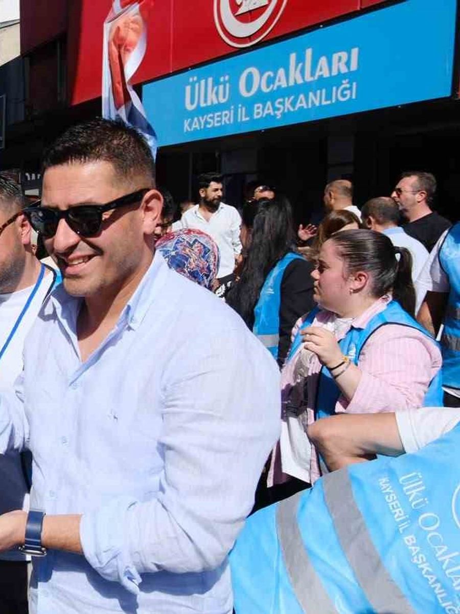 Ülkü Ocakları Kayseri İl Başkanlığı’ndan 5 bin öğrenciye kırtasiye desteği