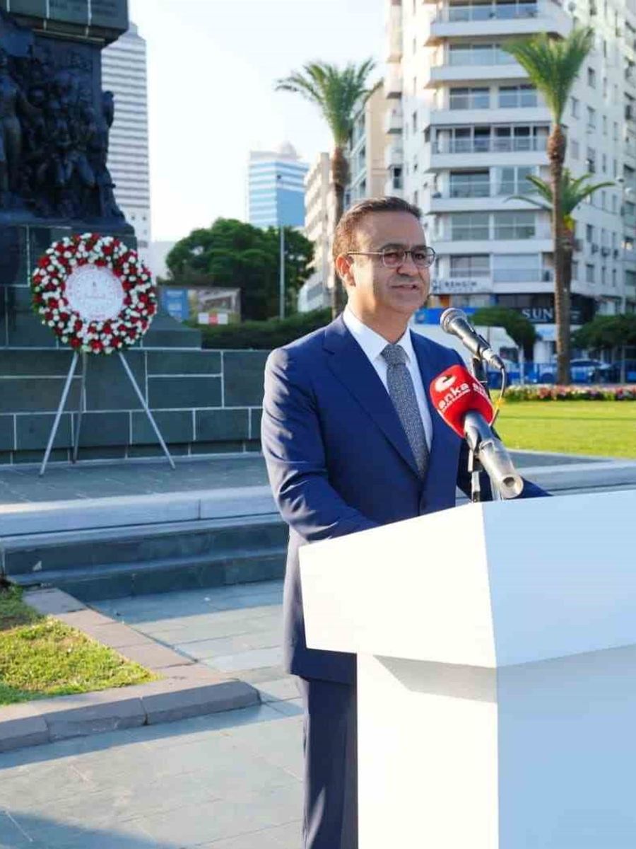 İzmir’de yeni eğitim öğretim yılı törenle başladı
