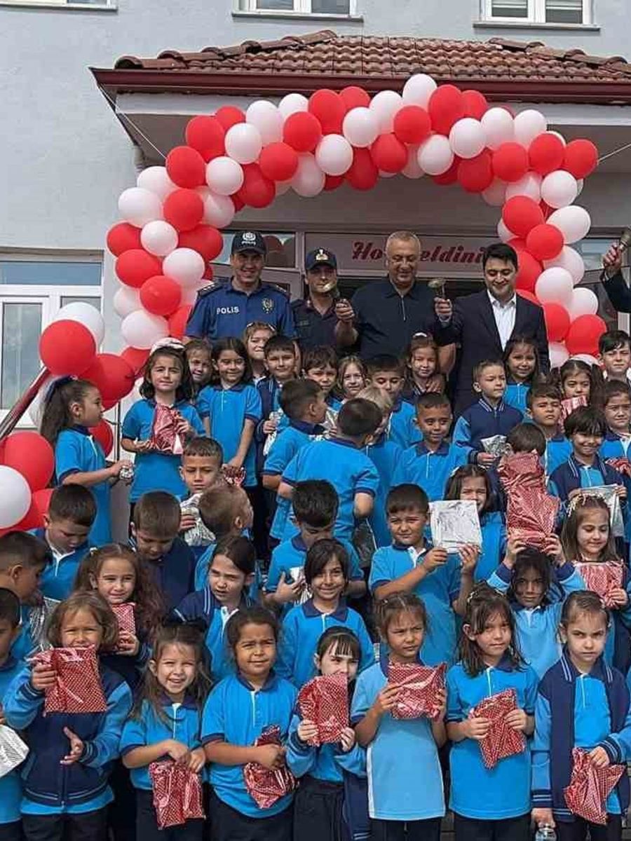 Domaniç’te yeni eğitim yılı coşkuyla başladı