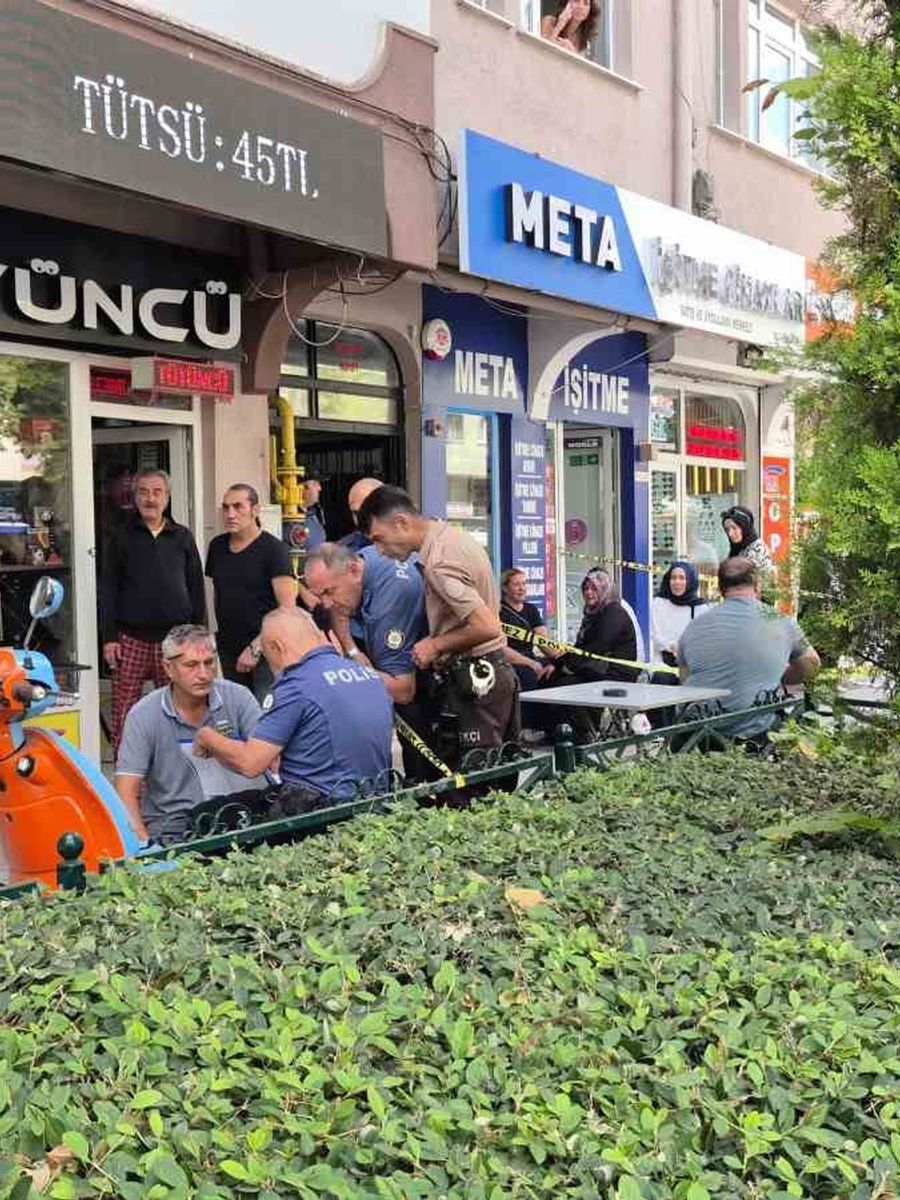 7’nci kattaki evinden çıkan 81 yaşındaki şahıs binanın merdiven boşluğunda ölü bulundu