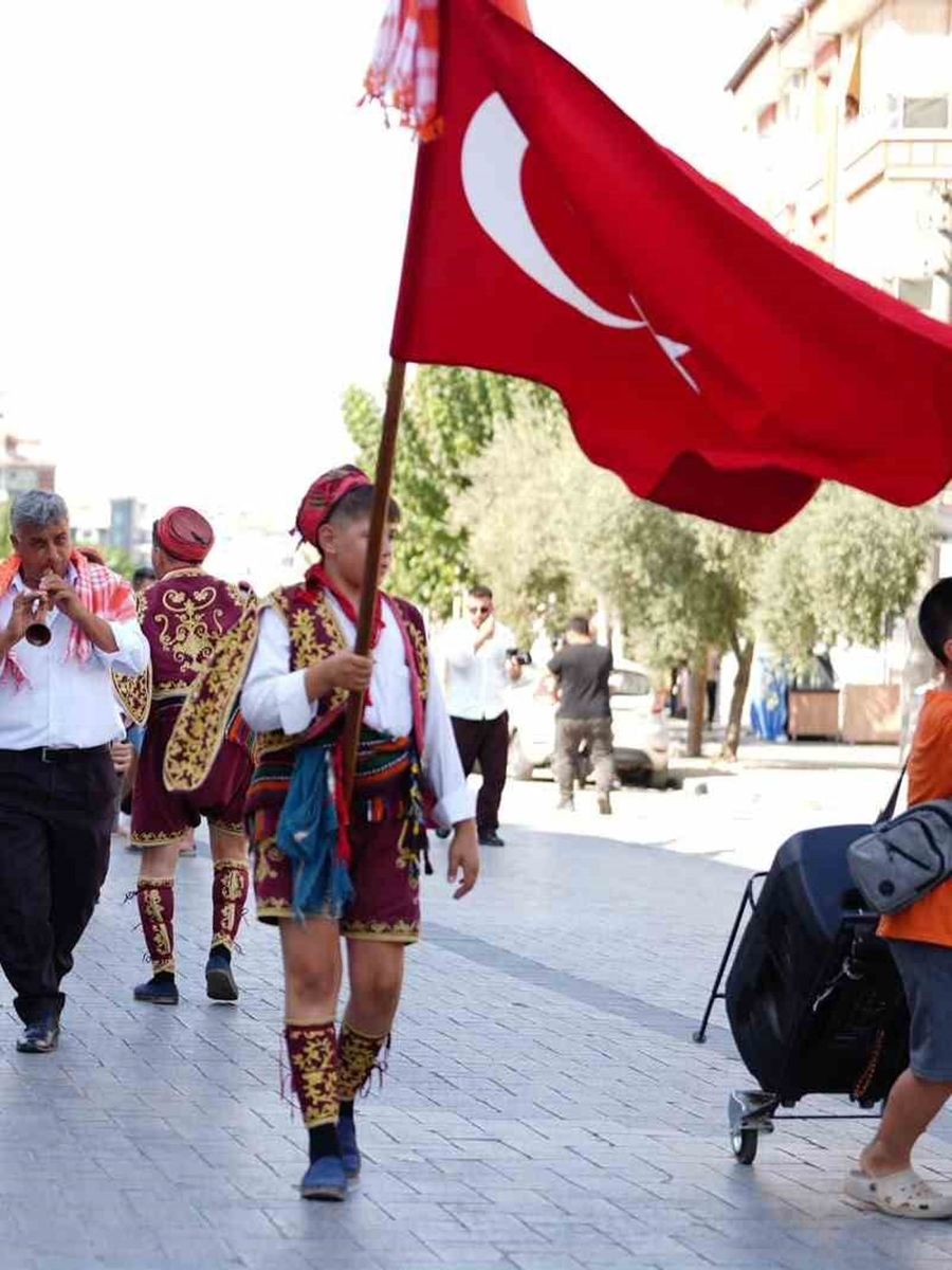 Salihli’de yaşayan Selendililer Keşkek ve Cirit Şenliği’nde buluştu