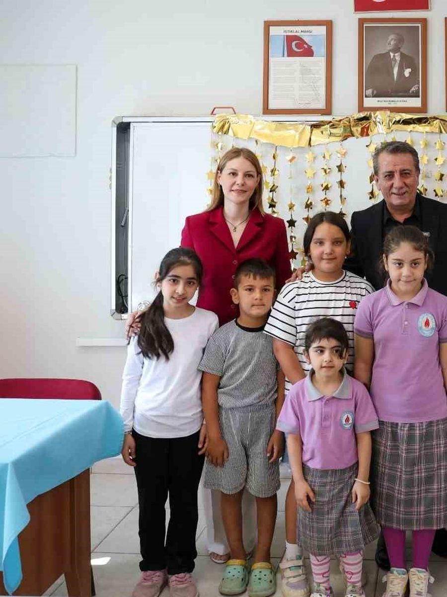 Başkan Yetişkin’den minik öğrencilere ilk gün sürprizi