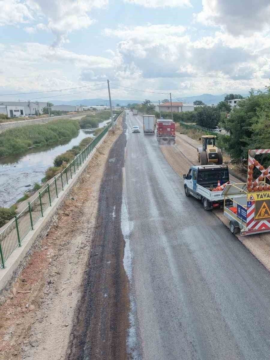 Büyükşehir Samanlı Bağlantı yolunu yeniledi