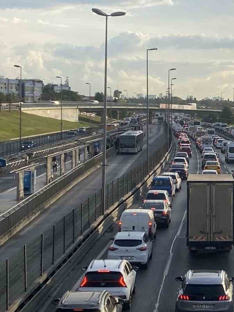 İstanbul’da trafik yoğunluğu okulların ikinci gününde arttı