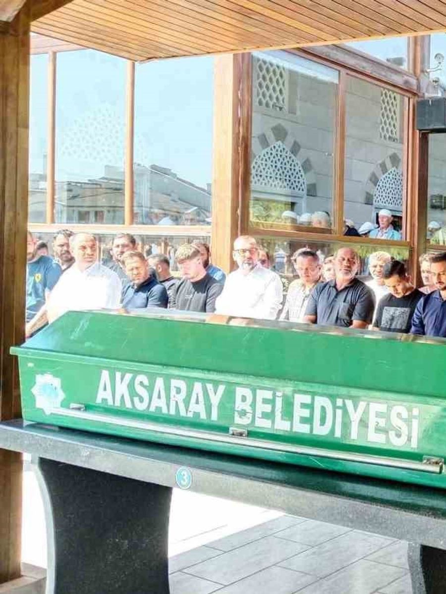 Beşinci kattan düşerek hayatını kaybeden genç kız son yolculuğuna uğurlandı