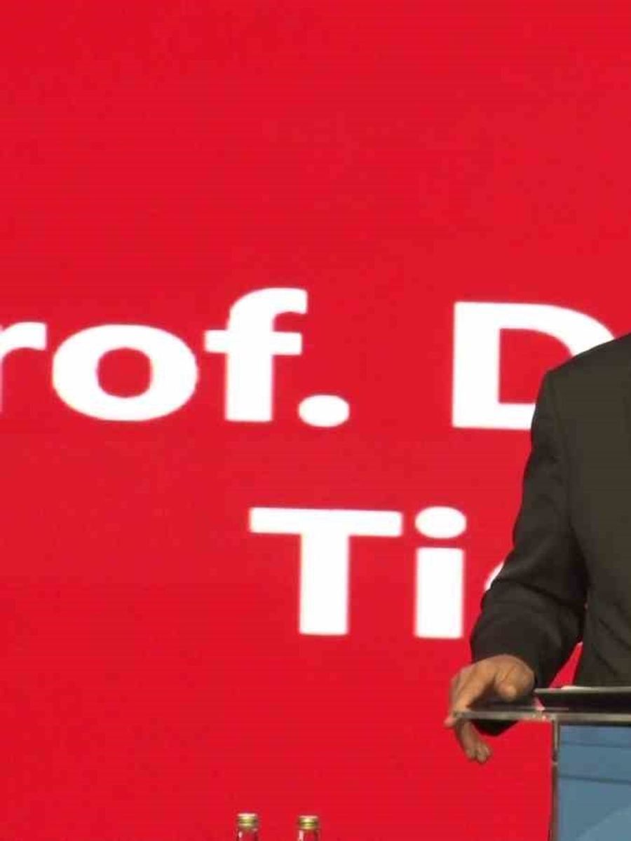 Ticaret Bakanı Bolat: "Dünya ekonomisi COVID’in patladığı 2020 başından bu yana zor bir dönemden geçiyor"
