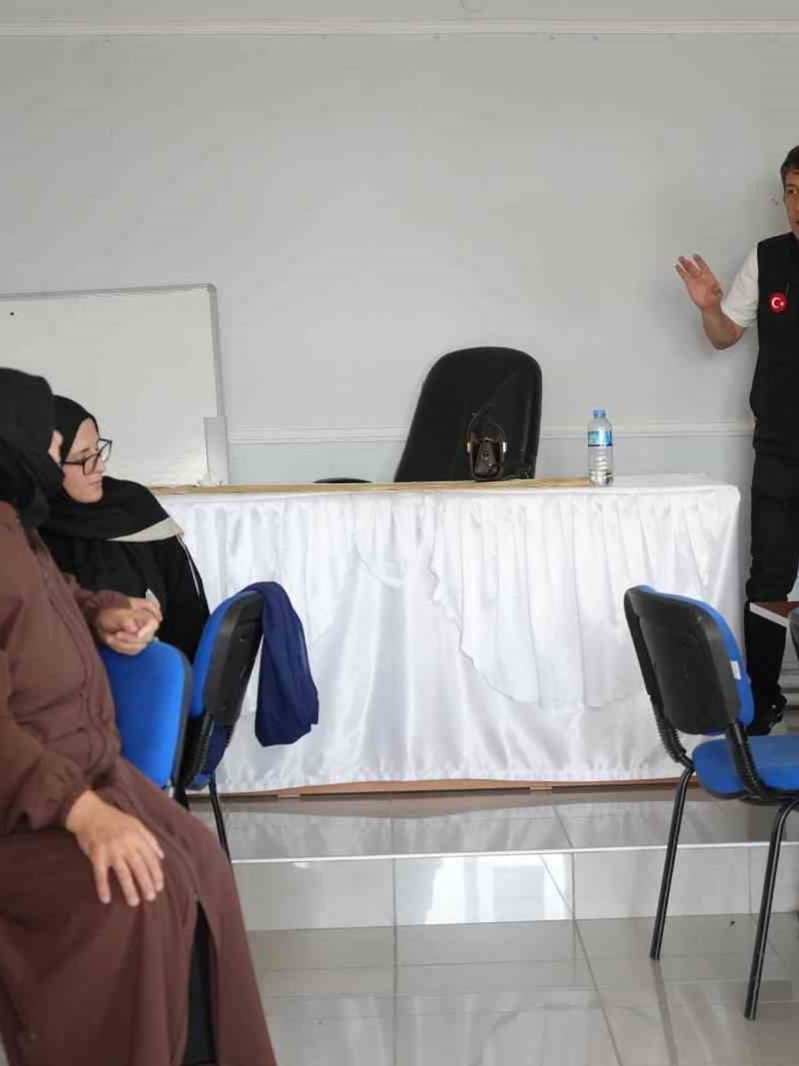 Köy köy gezen Bayburt AFAD ekipleri vatandaşları afetler hakkında bilgilendiriyor