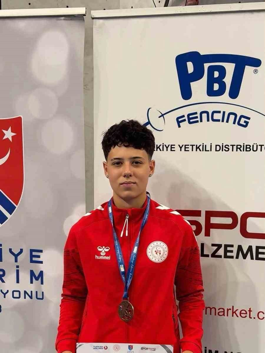 Balıkesirli eskrimciler Ankara’da dereceye girdi