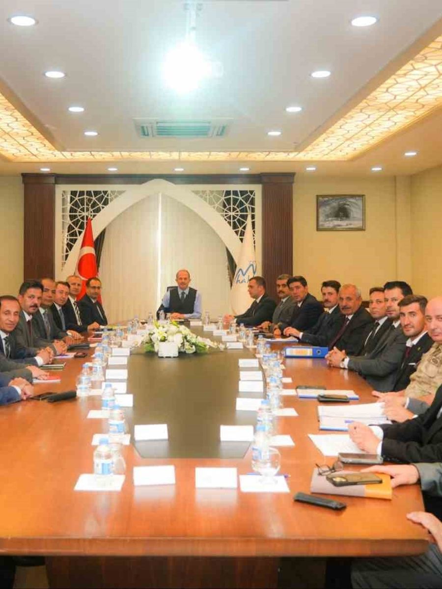 Hakkâri’de sahipsiz hayvanların durumu masaya yatırıldı