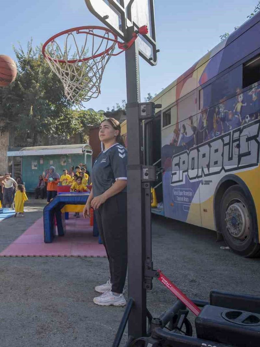 Mersin’de Sporbüs ile 26 bin çocuk sporla buluştu