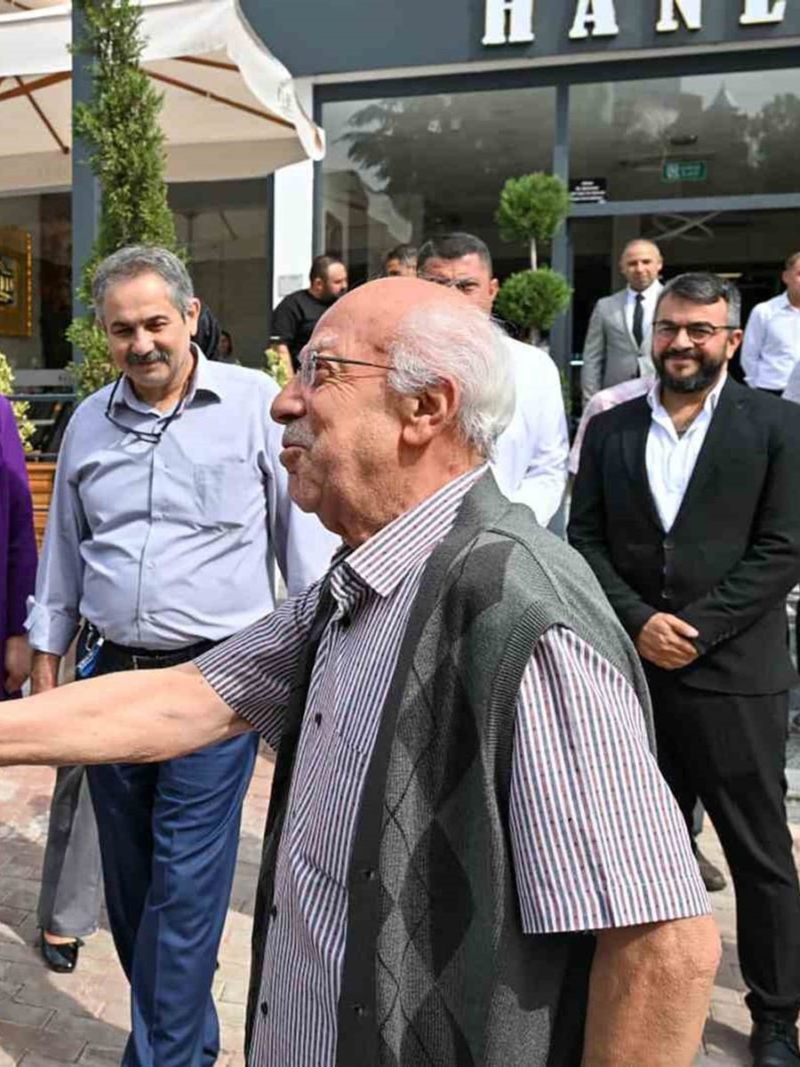 Vali Kartal, merkez mahalle muhtarlarıyla bir araya geldi
