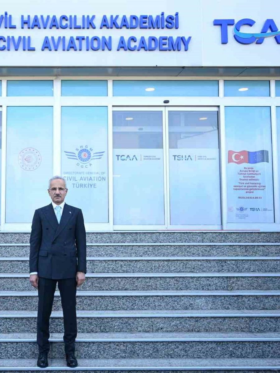 Bakan Uraloğlu: "2030 yılı hedefimiz sürdürülebilir havacılık yakıtı ile karbondioksit emisyonunu yüzde 5 oranında azaltmaktır"