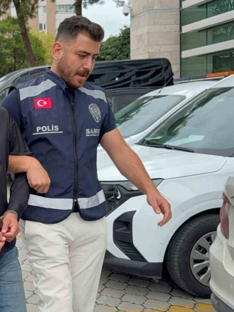 Şüphe üzerine durdurulan şahsın üzerinden ruhsatsız tabanca çıktı