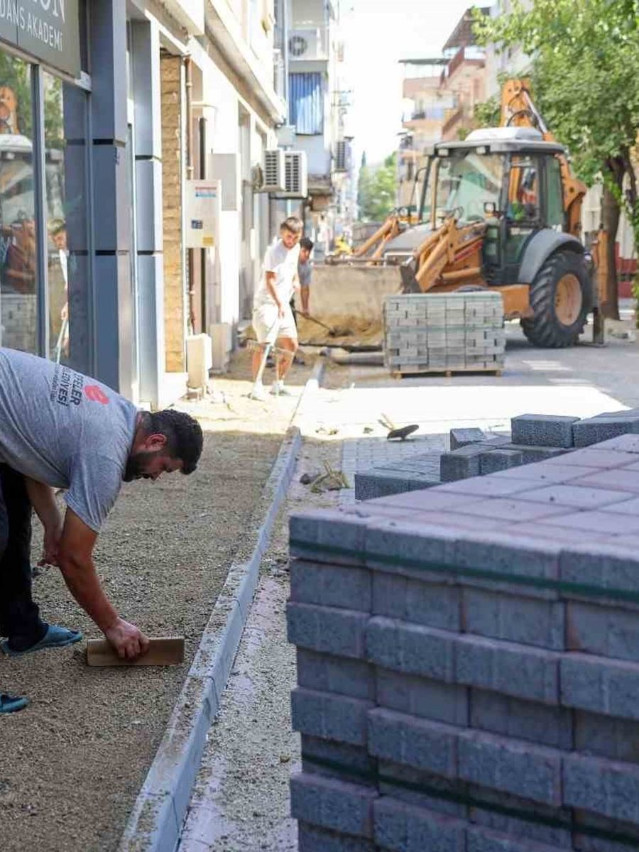 Efeler Belediyesi yol yenileme çalışmalarını sürdürüyor