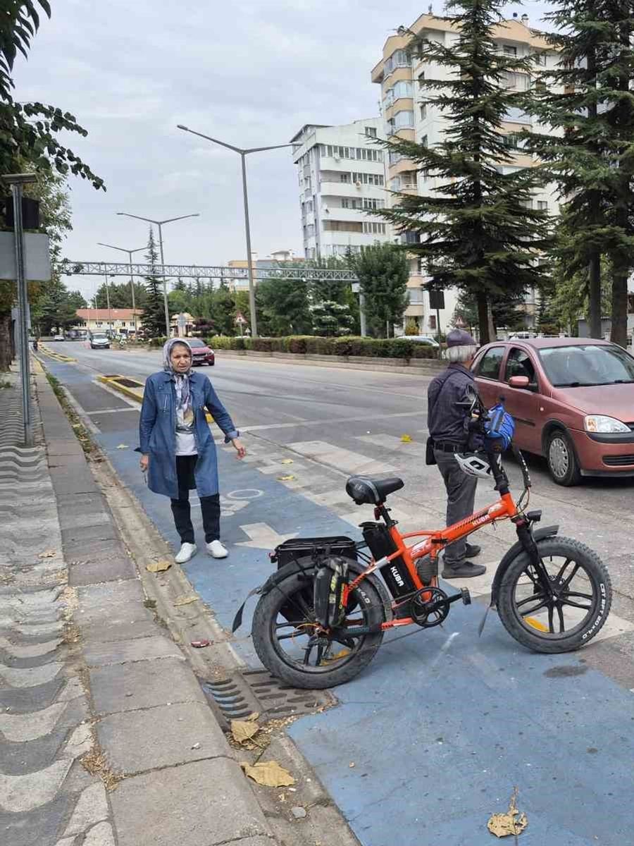 Eskişehir’de otomobilin çarptığı bisiklet sürücüsü yaralandı