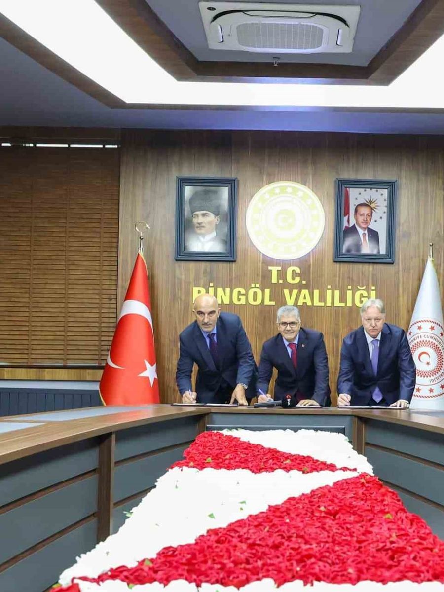 Hayırsever iş adamından ortaokula 27 milyon TL’lik spor salonu